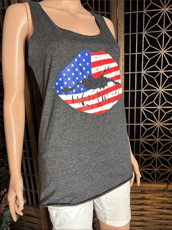 Tops - NWOT USA LIPS TANK TOP M